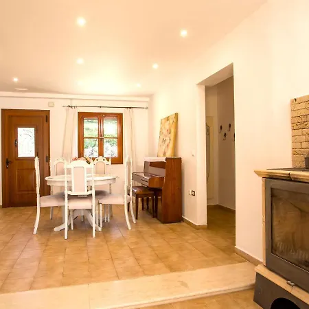 Spacious In Rhodes With Private Pool
