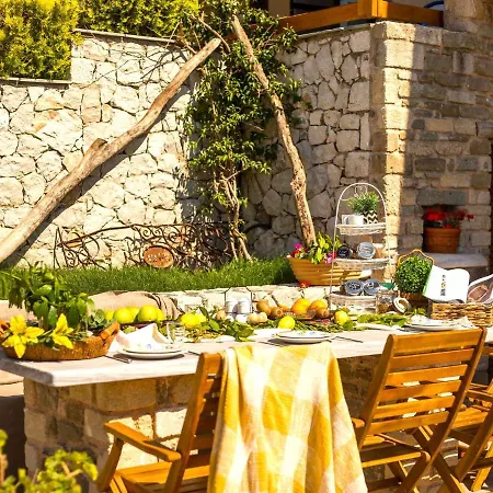 Spacious In Rhodes With Private Pool *